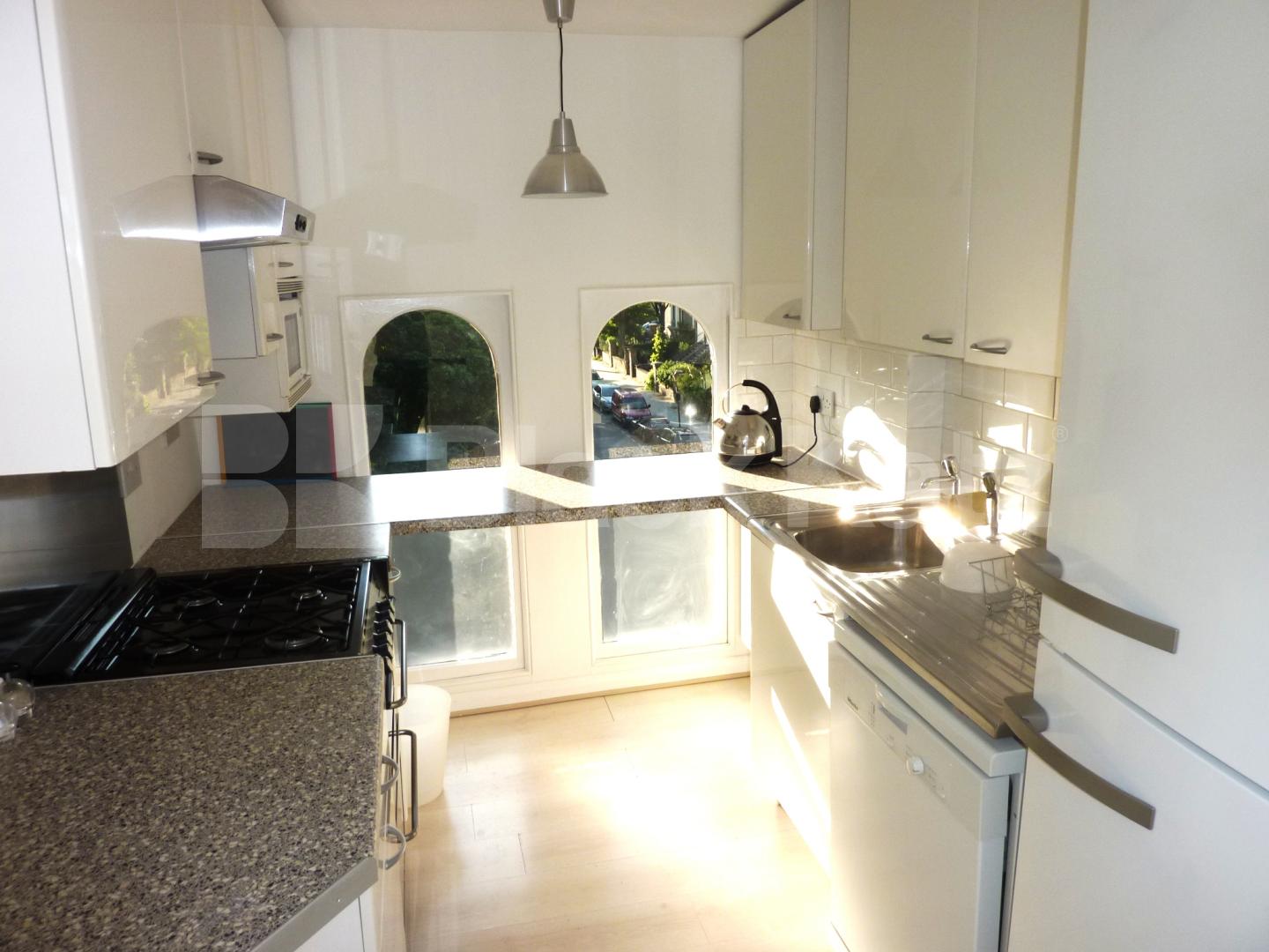 			CAMDEN SQUARE!!, 2 Bedroom, 1 bath, 1 reception Flat			 South Villas, CAMDEN SQUARE